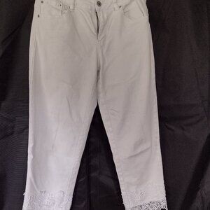 Earl White Capri Jean’s with Embroidered Hem